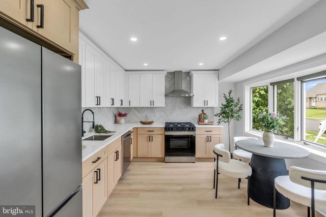 16 FALMOUTH RD, Hamilton, NJ 08620