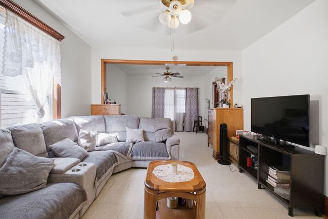 5225 S CAMPBELL Avenue, Chicago, IL 60632