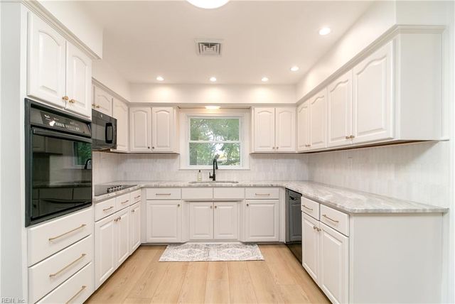 1425 Lotus DR, Virginia Beach, VA 23456