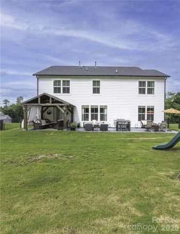 123 Country Lake Drive, Mooresville, NC 28115