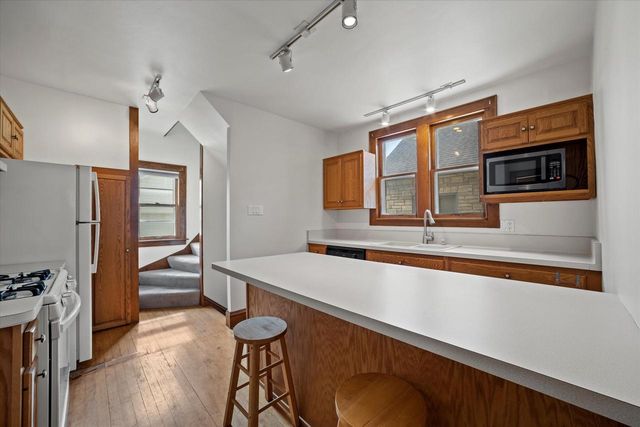 2462 N 70th STREET, Wauwatosa, WI 53213