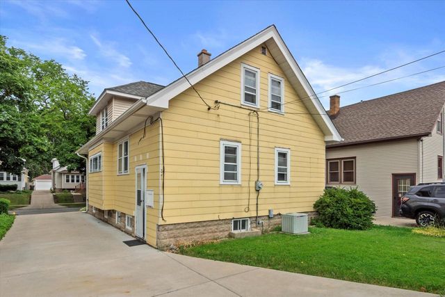 2462 N 70th STREET, Wauwatosa, WI 53213