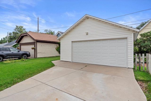 2462 N 70th STREET, Wauwatosa, WI 53213
