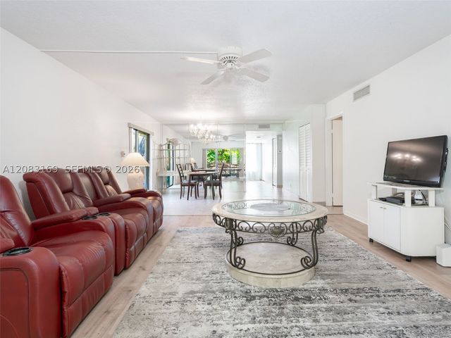 435 Lakeview Dr 106, Weston, FL 33326