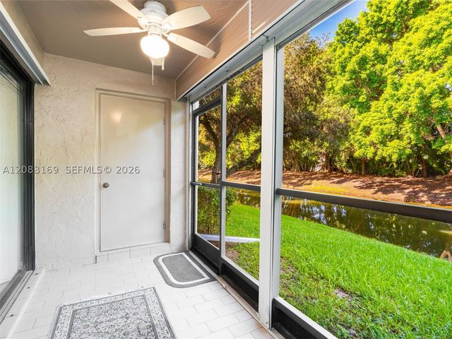 435 Lakeview Dr 106, Weston, FL 33326