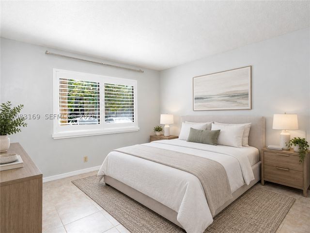 435 Lakeview Dr 106, Weston, FL 33326