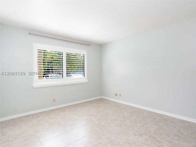 435 Lakeview Dr 106, Weston, FL 33326