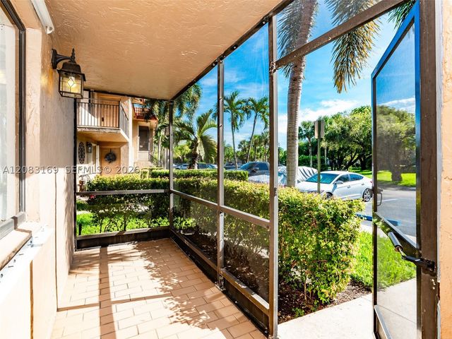435 Lakeview Dr 106, Weston, FL 33326