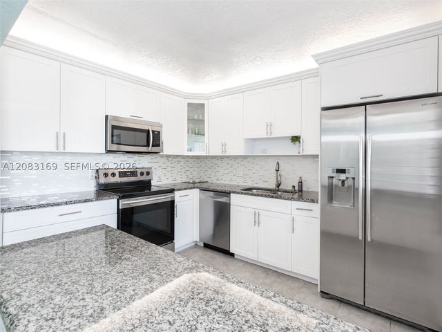 435 Lakeview Dr 106, Weston, FL 33326