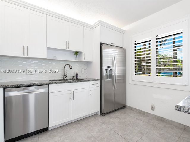 435 Lakeview Dr 106, Weston, FL 33326