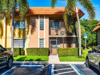 435 Lakeview Dr 106, Weston, FL 33326