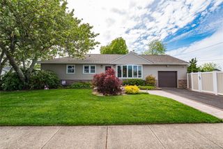 19 Buchanan Avenue, Amity Harbor, NY 11701