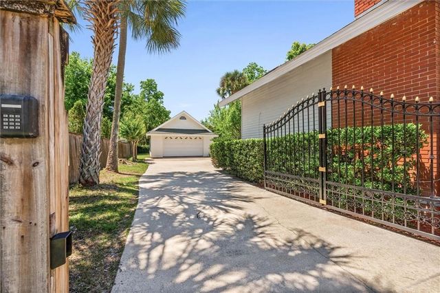 10 Bienville Avenue, Mobile, AL 36606