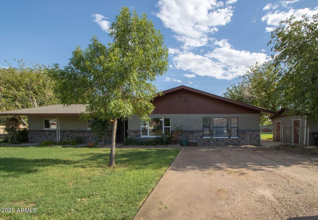 2975 E CAMPBELL Road, Gilbert, AZ 85234