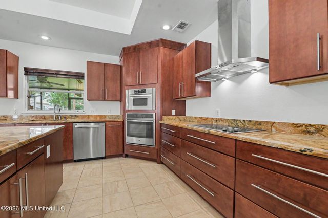 246 Pine Driveway, Bay Saint Louis, MS 39520