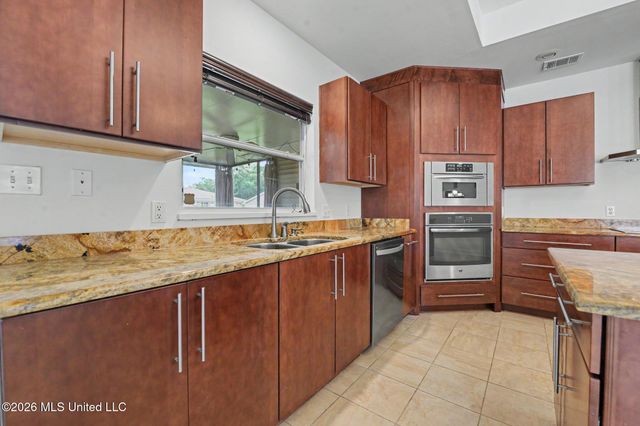 246 Pine Driveway, Bay Saint Louis, MS 39520