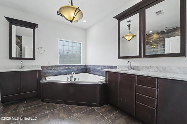 246 Pine Driveway, Bay Saint Louis, MS 39520