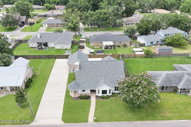 246 Pine Driveway, Bay Saint Louis, MS 39520