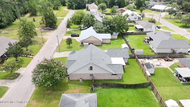 246 Pine Driveway, Bay Saint Louis, MS 39520