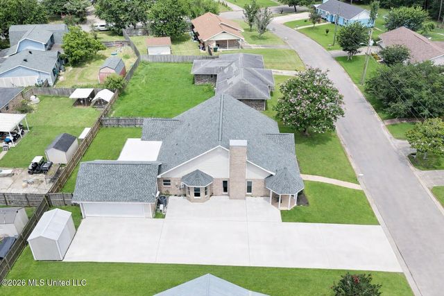 246 Pine Driveway, Bay Saint Louis, MS 39520