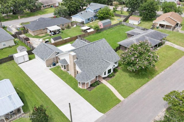 246 Pine Driveway, Bay Saint Louis, MS 39520
