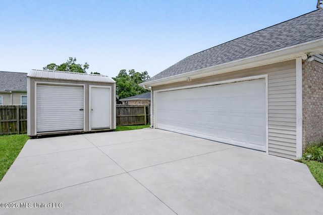 246 Pine Driveway, Bay Saint Louis, MS 39520