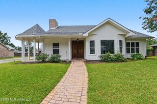 246 Pine Driveway, Bay Saint Louis, MS 39520