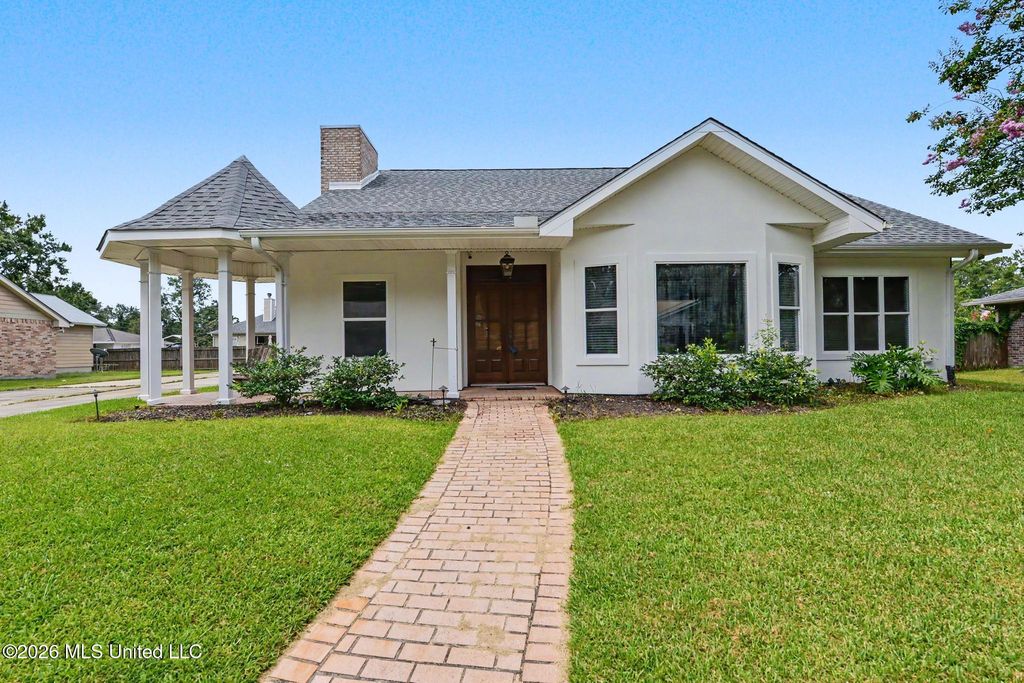 246 Pine Driveway, Bay Saint Louis, MS 39520