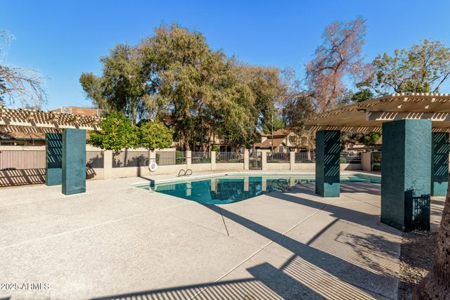 4822 W NORTHERN Avenue, Glendale, AZ 85301