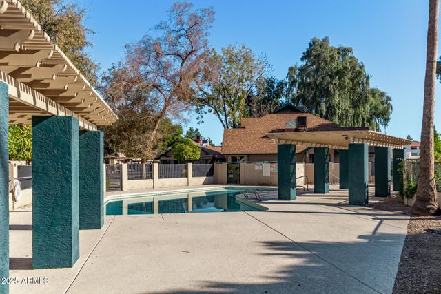 4822 W NORTHERN Avenue, Glendale, AZ 85301