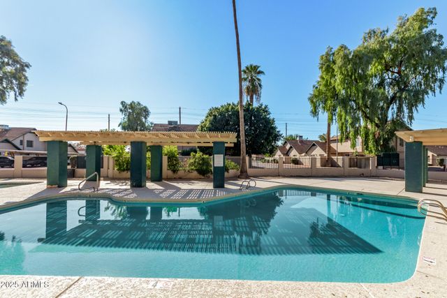 4822 W NORTHERN Avenue, Glendale, AZ 85301