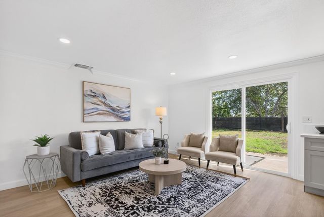 55 Del Vista Cir, Sacramento, CA 95823