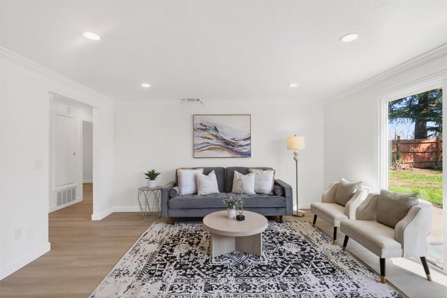 55 Del Vista Cir, Sacramento, CA 95823