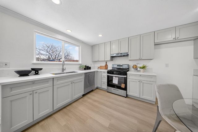 55 Del Vista Cir, Sacramento, CA 95823