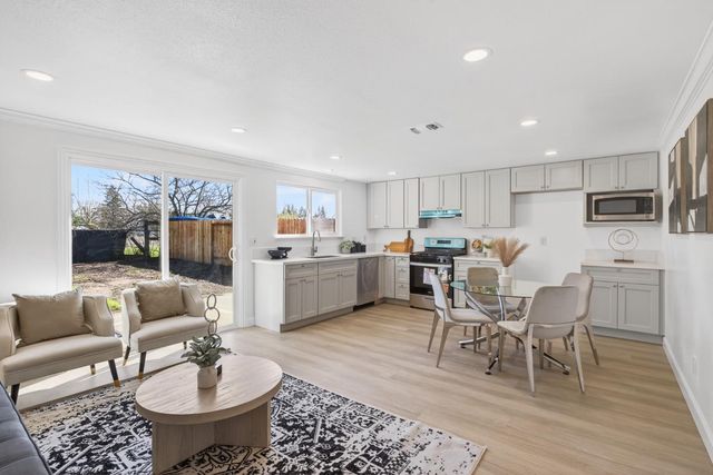 55 Del Vista Cir, Sacramento, CA 95823