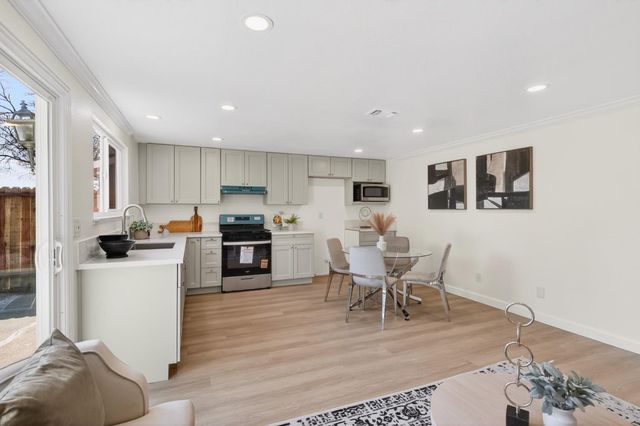 55 Del Vista Cir, Sacramento, CA 95823