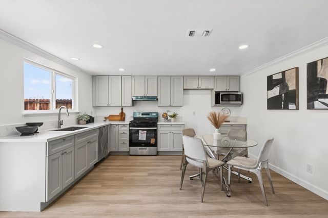 55 Del Vista Cir, Sacramento, CA 95823