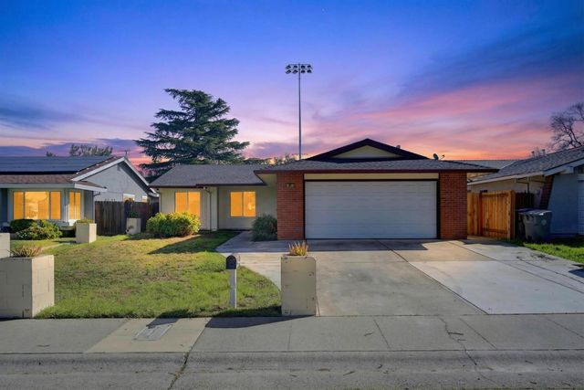 55 Del Vista Cir, Sacramento, CA 95823