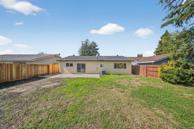 55 Del Vista Cir, Sacramento, CA 95823