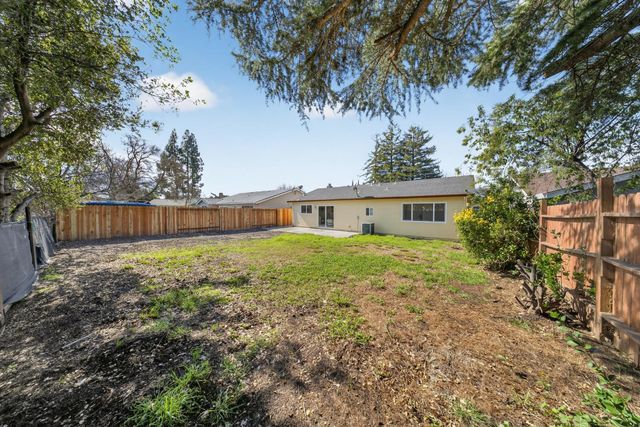 55 Del Vista Cir, Sacramento, CA 95823