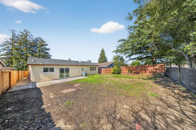 55 Del Vista Cir, Sacramento, CA 95823