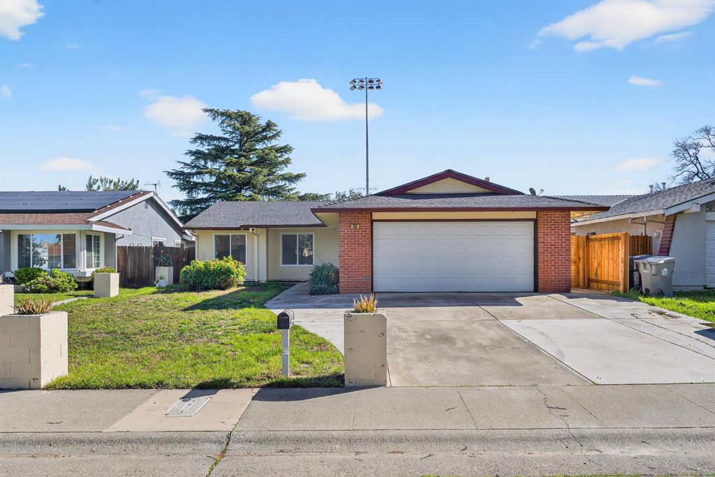 55 Del Vista Cir, Sacramento, CA 95823