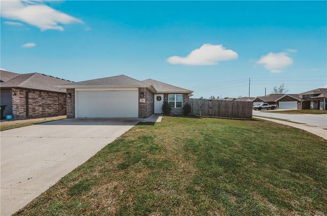 1002 E Olrich Street, Rogers, AR 72756