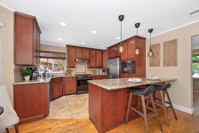 145 Timson Dr, Folsom, CA 95630