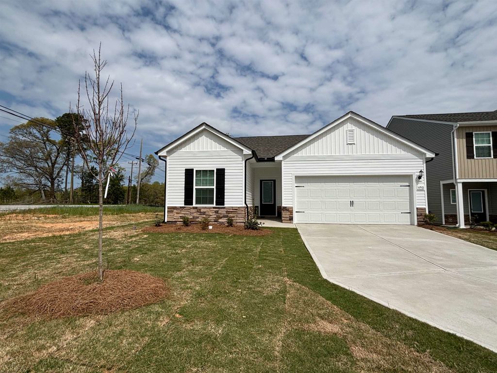 450 West Claywalk Road, Woodruff, SC 29388