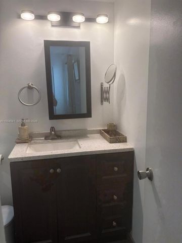 9980 NW 9th St Cir 204, Miami, FL 33172