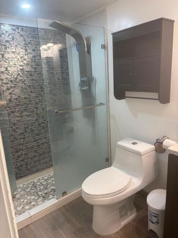 9980 NW 9th St Cir 204, Miami, FL 33172