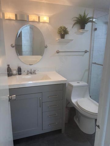 9980 NW 9th St Cir 204, Miami, FL 33172