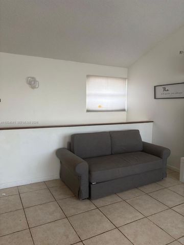 9980 NW 9th St Cir 204, Miami, FL 33172