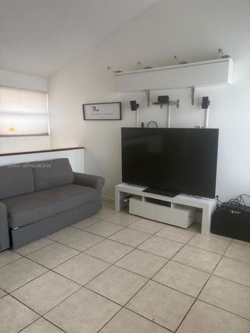 9980 NW 9th St Cir 204, Miami, FL 33172